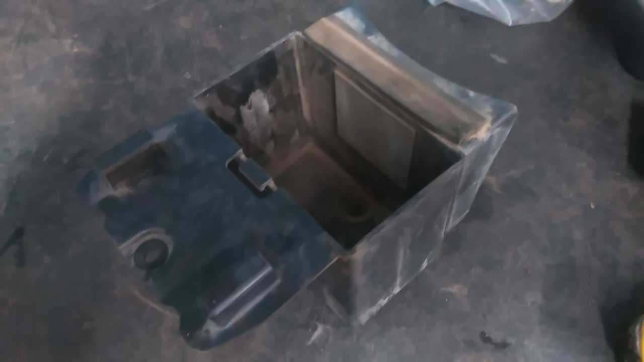 1996-2004 Kawasaki Vulcan 1500 Battery Tray