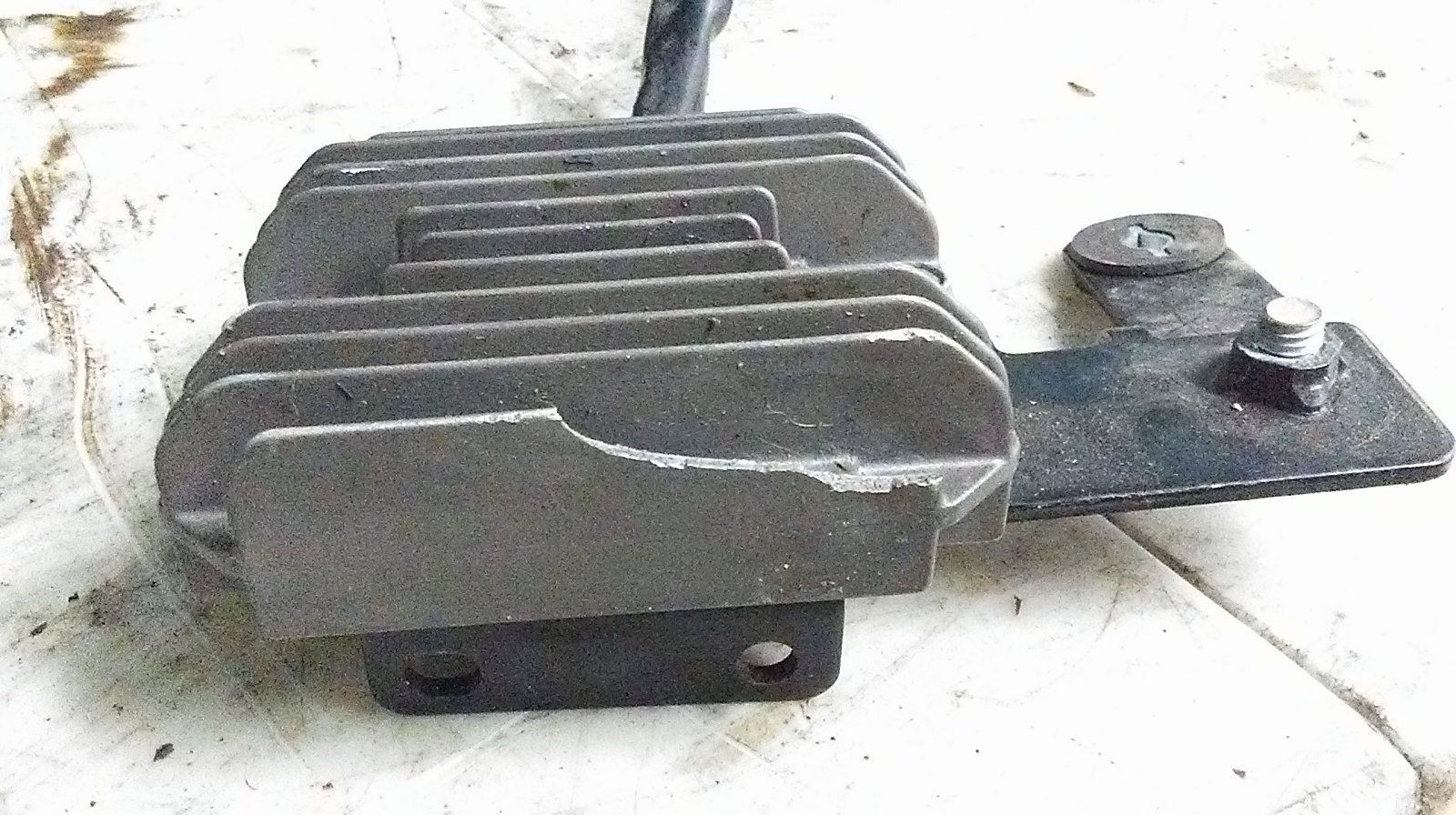 2006 – 2008 Suzuki GSXR 1000,750,600 RECTIFIER ASSY - Image 2