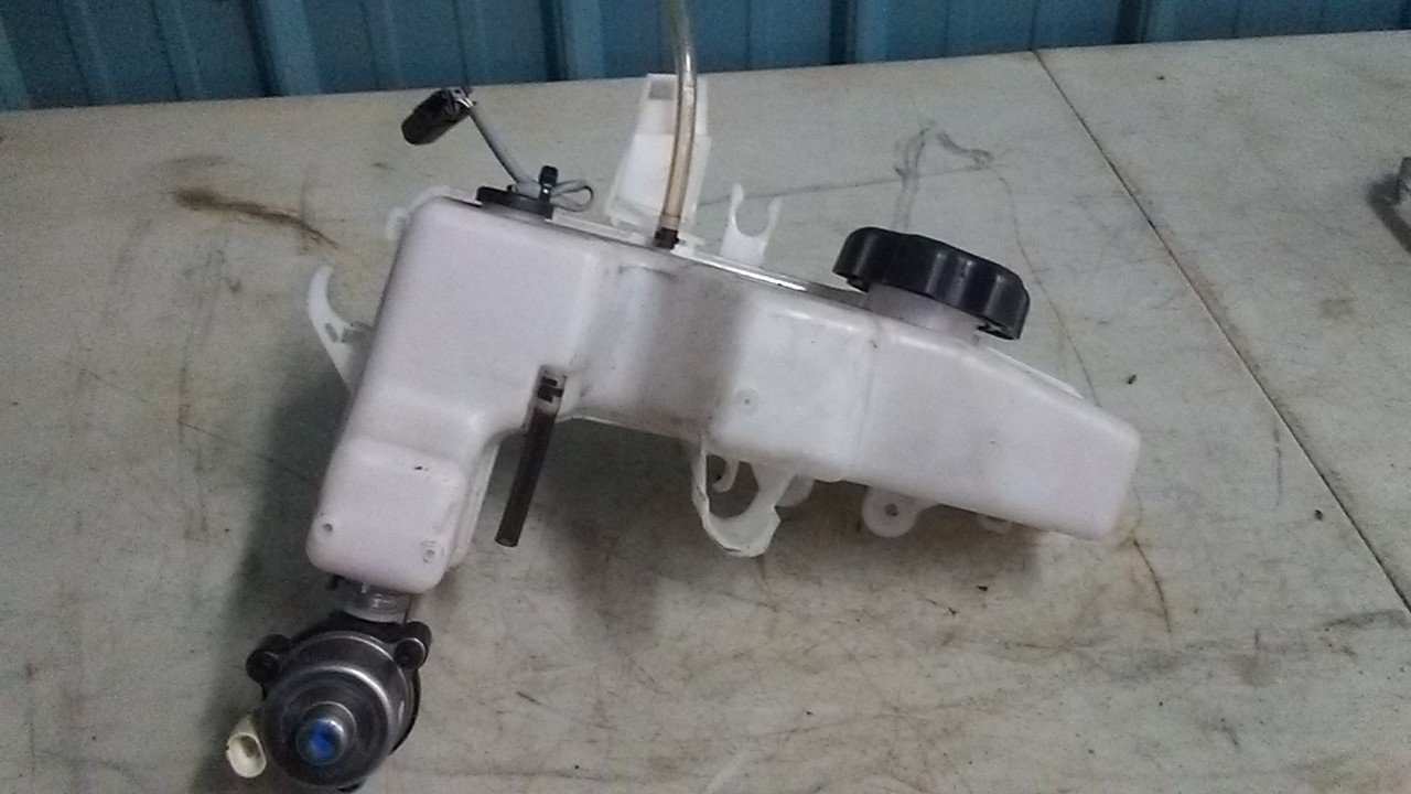 2011 – 2017 Ski Doo Expedition, Skandic Oil Tank With Pump