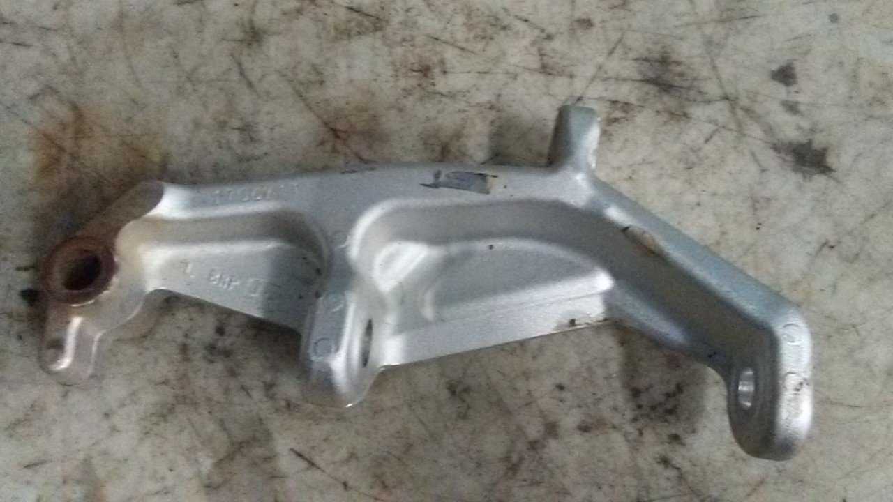 2011 - 2015 Ski Doo Expedition, Summit LH Ski Leg Spindle
