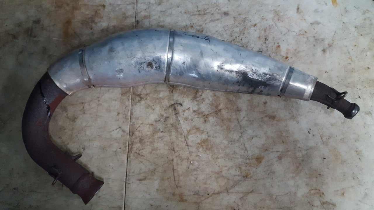 1998 Yamaha Mountain SRX,SRX, 700 Exhaust Pipe Assembly 3 (Center)