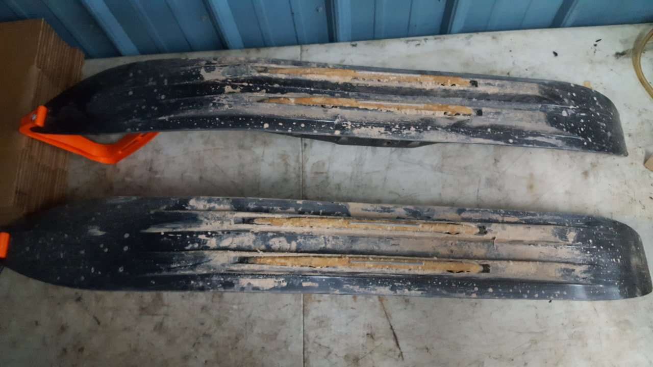 1998 Yamaha Sxr 700 Skis - Image 4