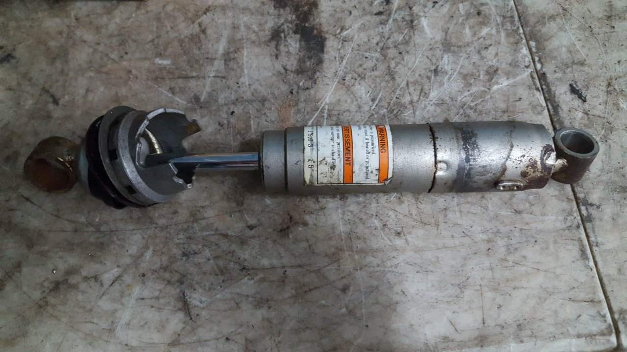 2004 - 2005 Ski Doo GSX,GTX Center Shock