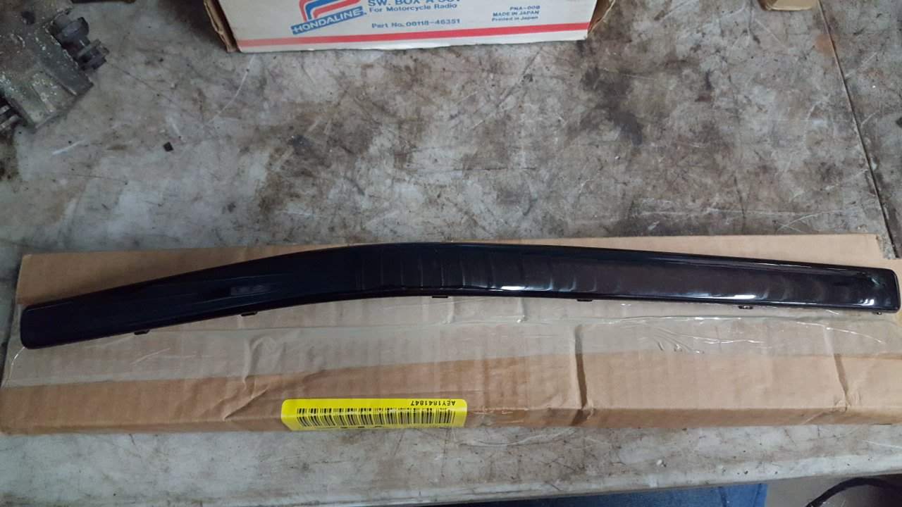 2001 - 2008 Honda Gold Wing GL 1800 LH Cowl Molding Trim New