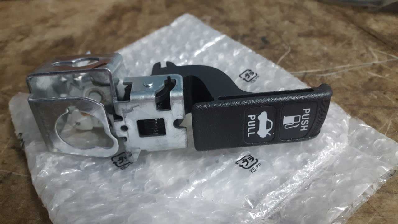 2004 - 2007 Honda Accord Trunk & Fuel Lid Opener Assembly