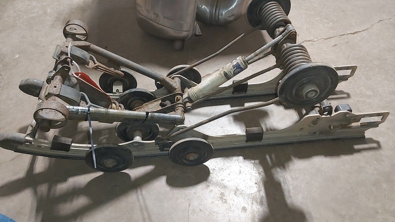 1996 or 1998 Polaris XCR 700 Suspension Assembly - Image 3