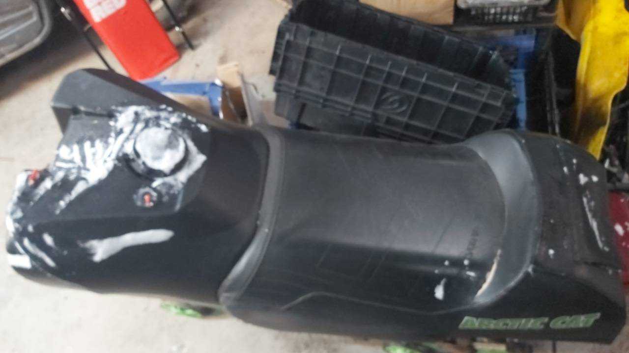 2004 Arctic Cat ZR 900 Gas Tank Seat