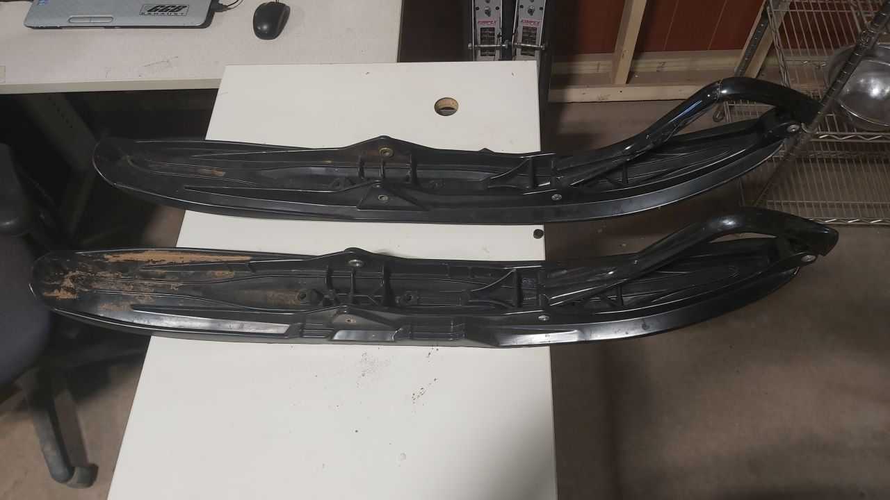 Black Skis