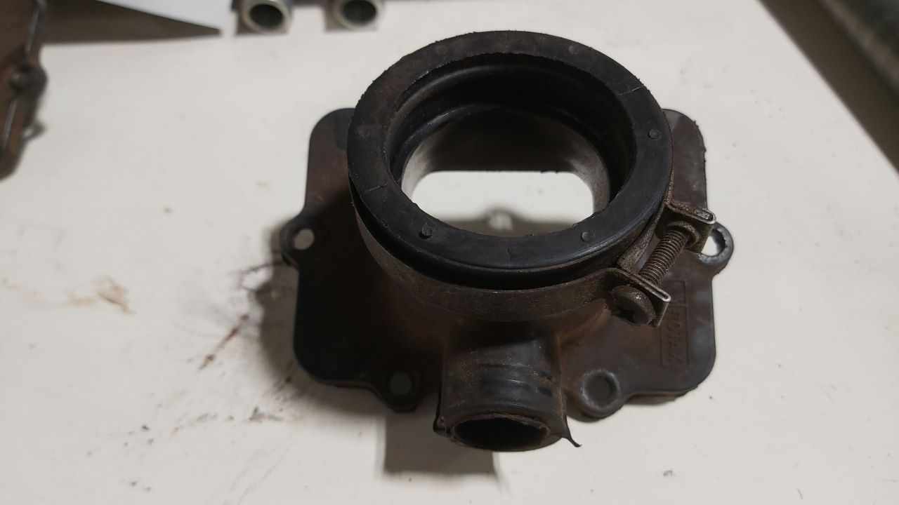 2001 - 2003 Ski Doo Grand Touring,Formula Deluxe,Summit,MXZ Carburetor Socket Boot