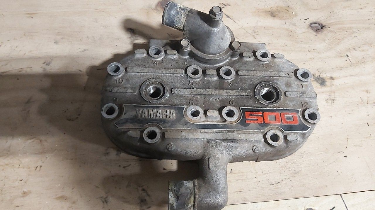 1994 - 1996 Yamaha Vmax 500 Cylinder Head