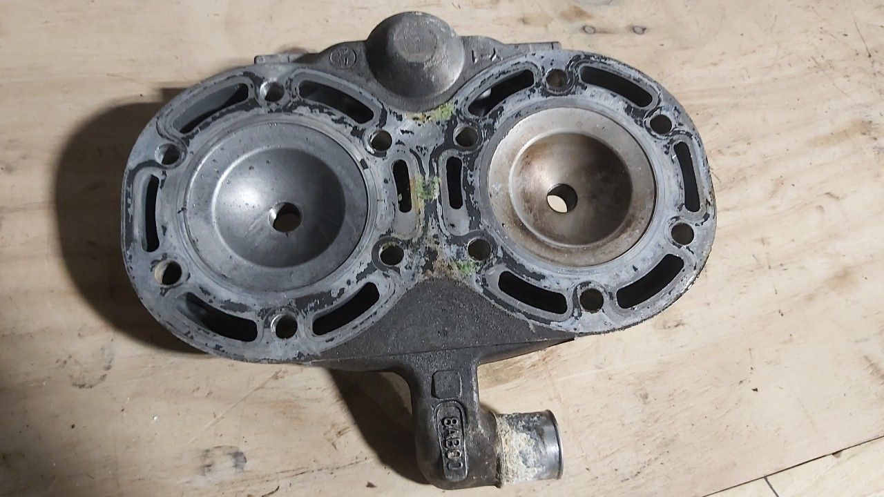 1994 - 1996 Yamaha Vmax 500 Cylinder Head - Image 3