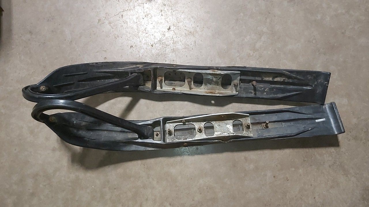 Skis Pair Black - Image 3