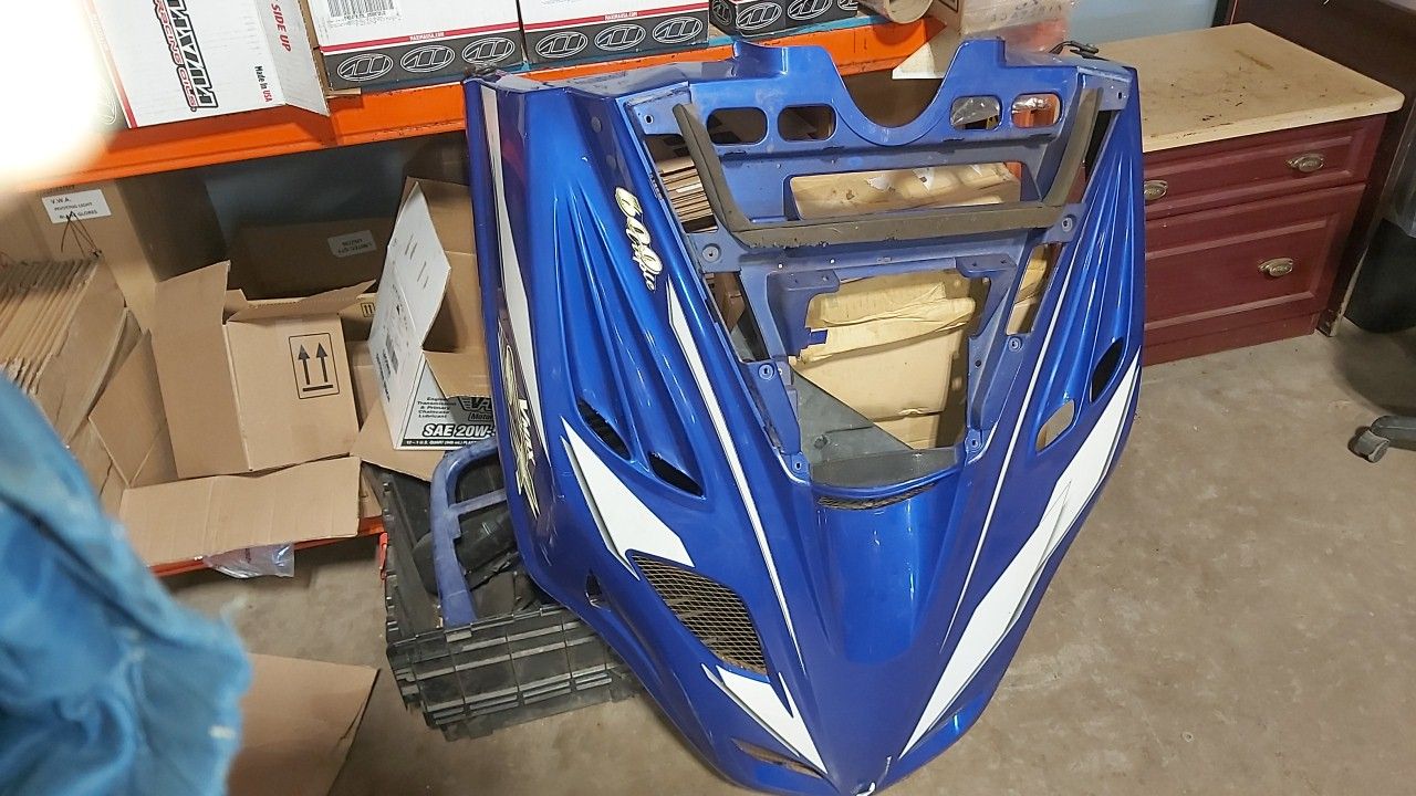 1999 Yamaha Vmax 600 SX Hood - Image 2