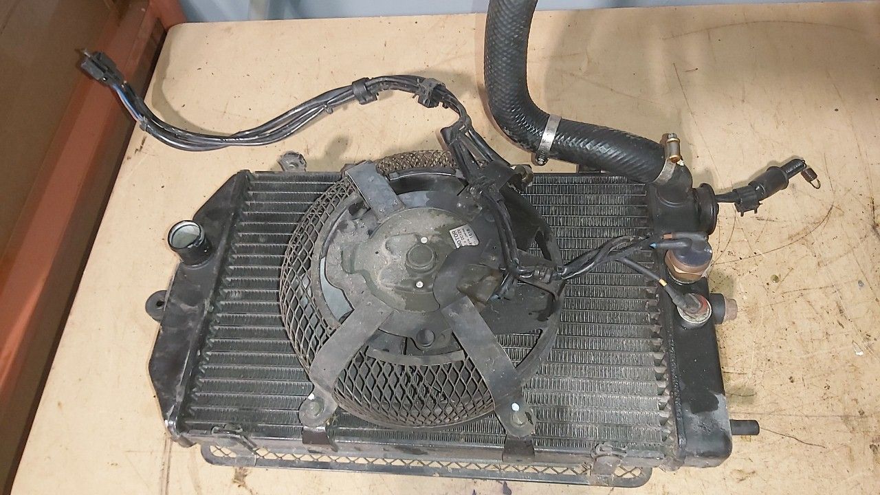 2002 - 2003 Kawasaki Vulcan 1500 Mean Streak Radiator With Fan - Image 2