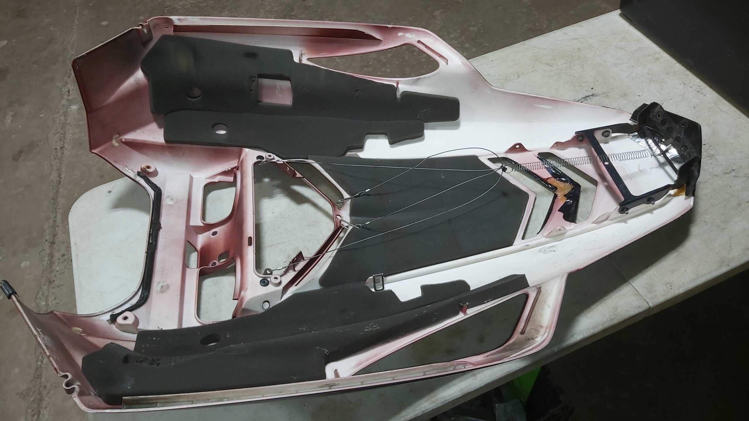 2007 Yamaha RS Venture 1000 Hood - Image 5