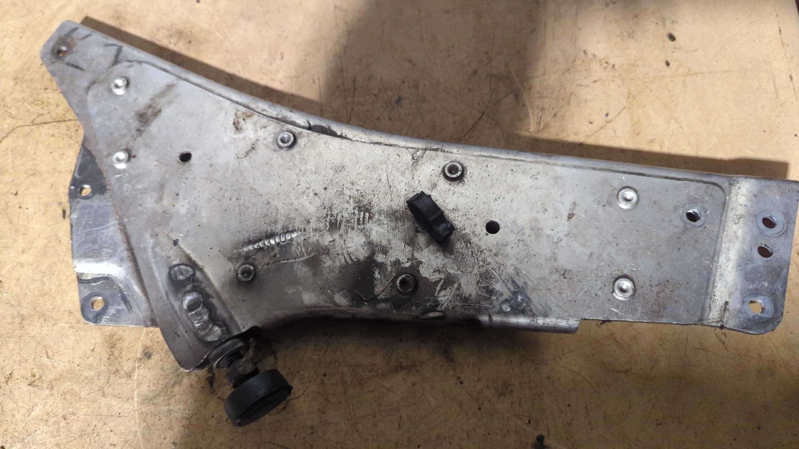 2005 Polaris Fusion,RMK,Switchback 900 Bulkhead Support Upper LH
