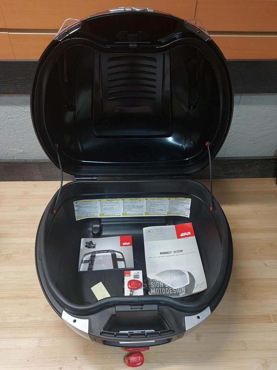 Givi B330 33L Monolock Top Case - Image 2