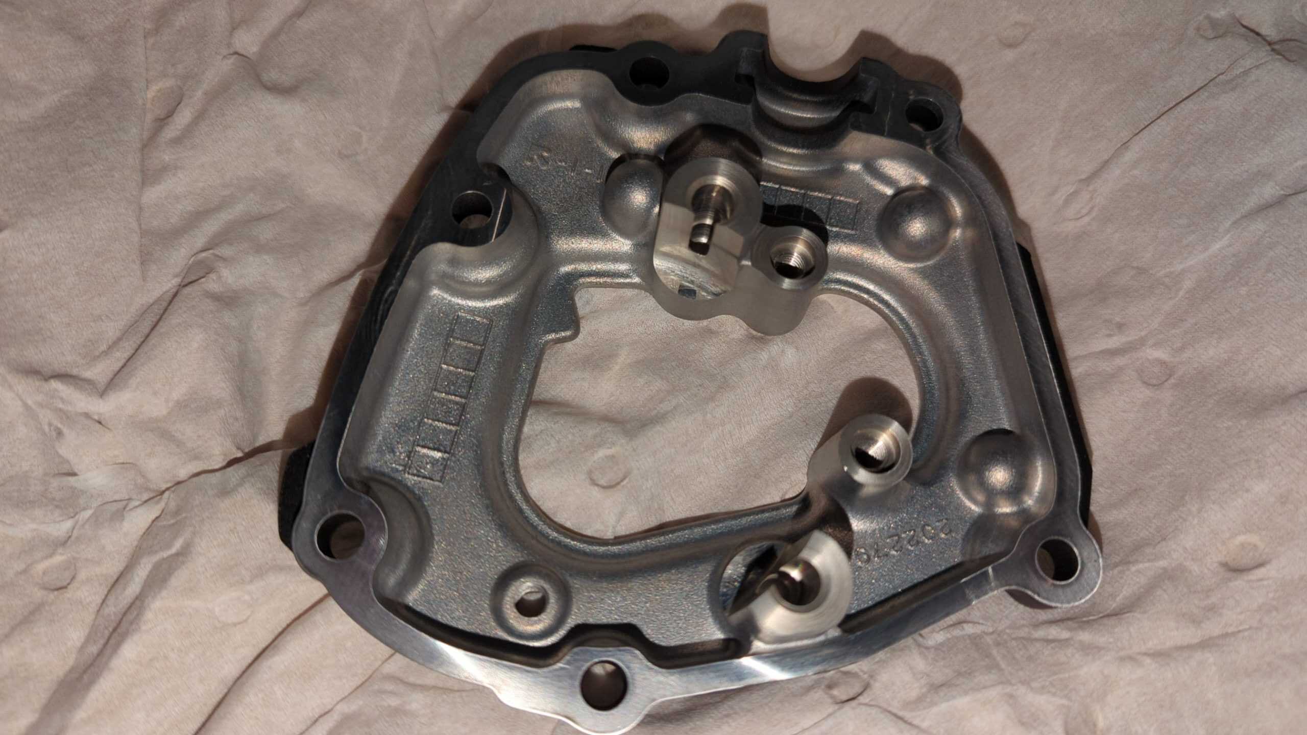 2009 - 2014 Yamaha YZFR1 Oil Pump Cover - Image 2