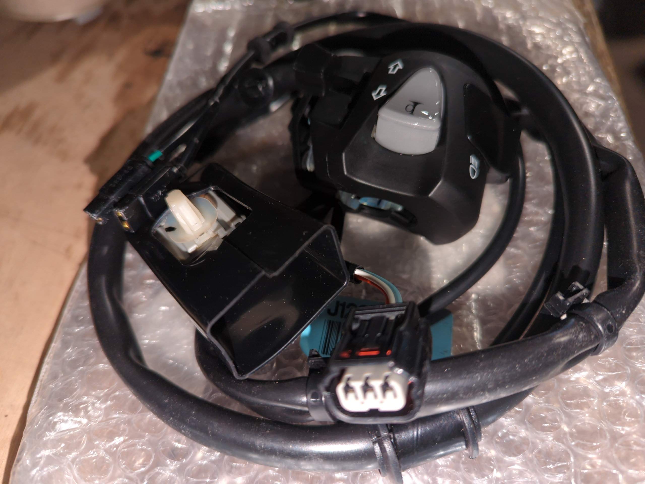 2014 Honda CTX1300 TURN SIGNAL SWITCH - Image 2