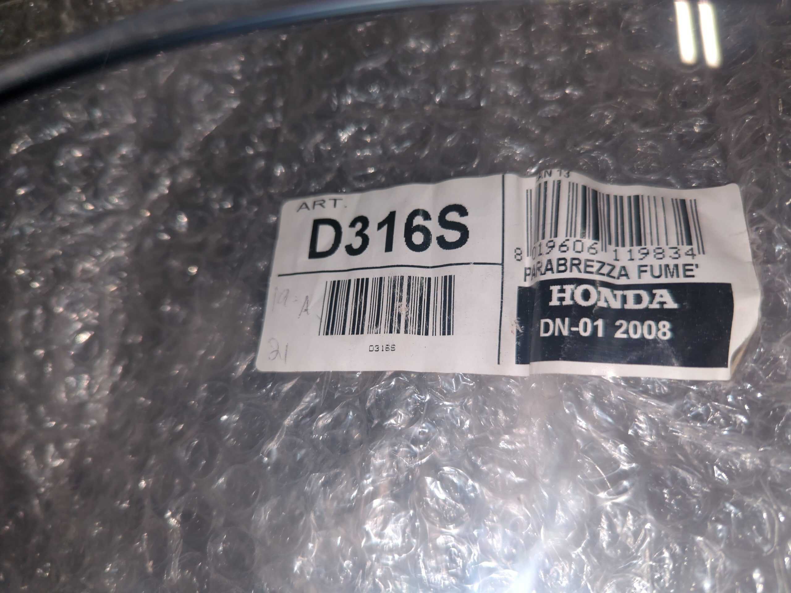 2008 Honda DN-01 GIVI Spoiler Windscreen - Image 2