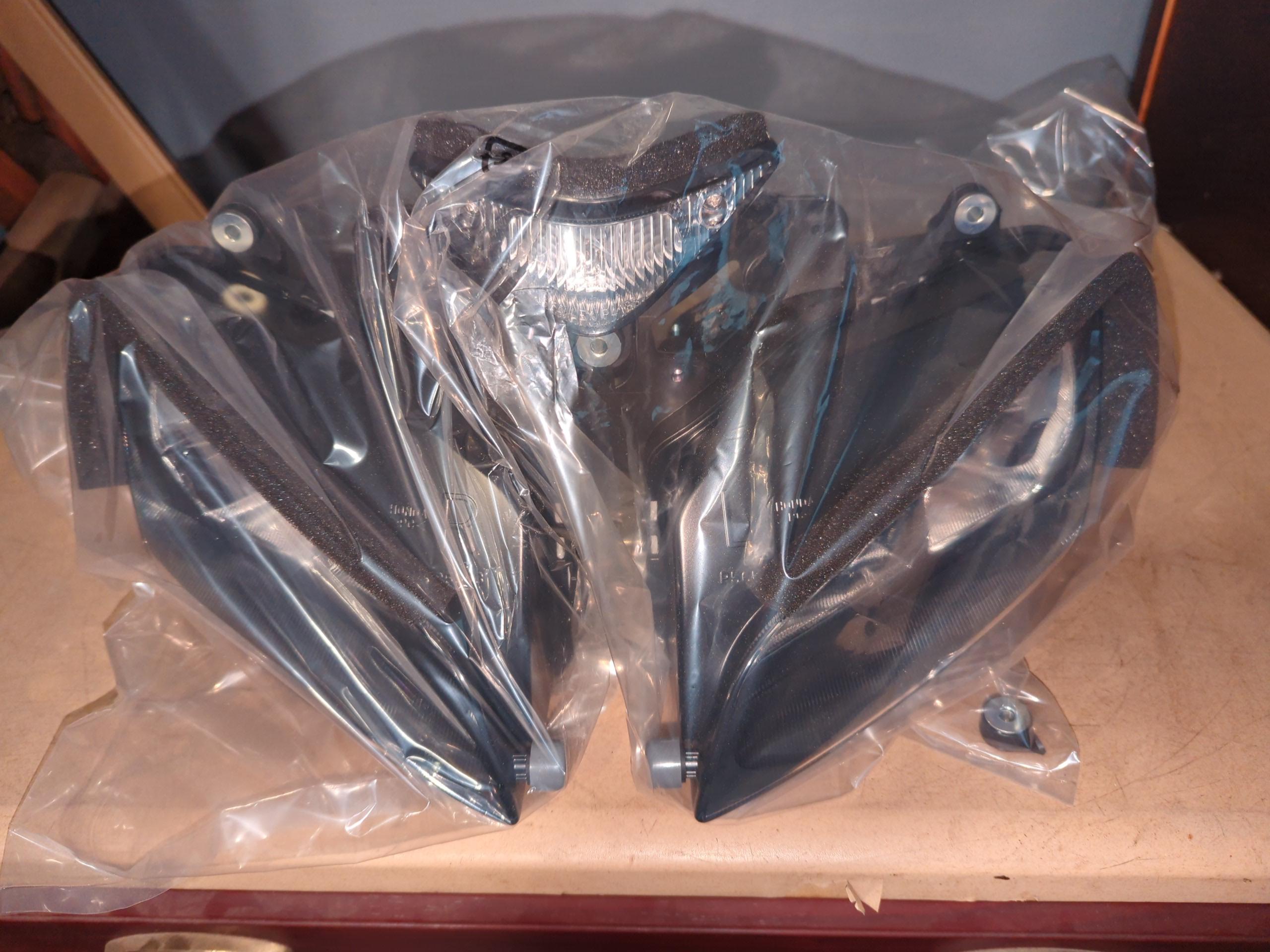 2006 - 2007 Honda CBR1000RR HEADLIGHT Assembly - Image 3