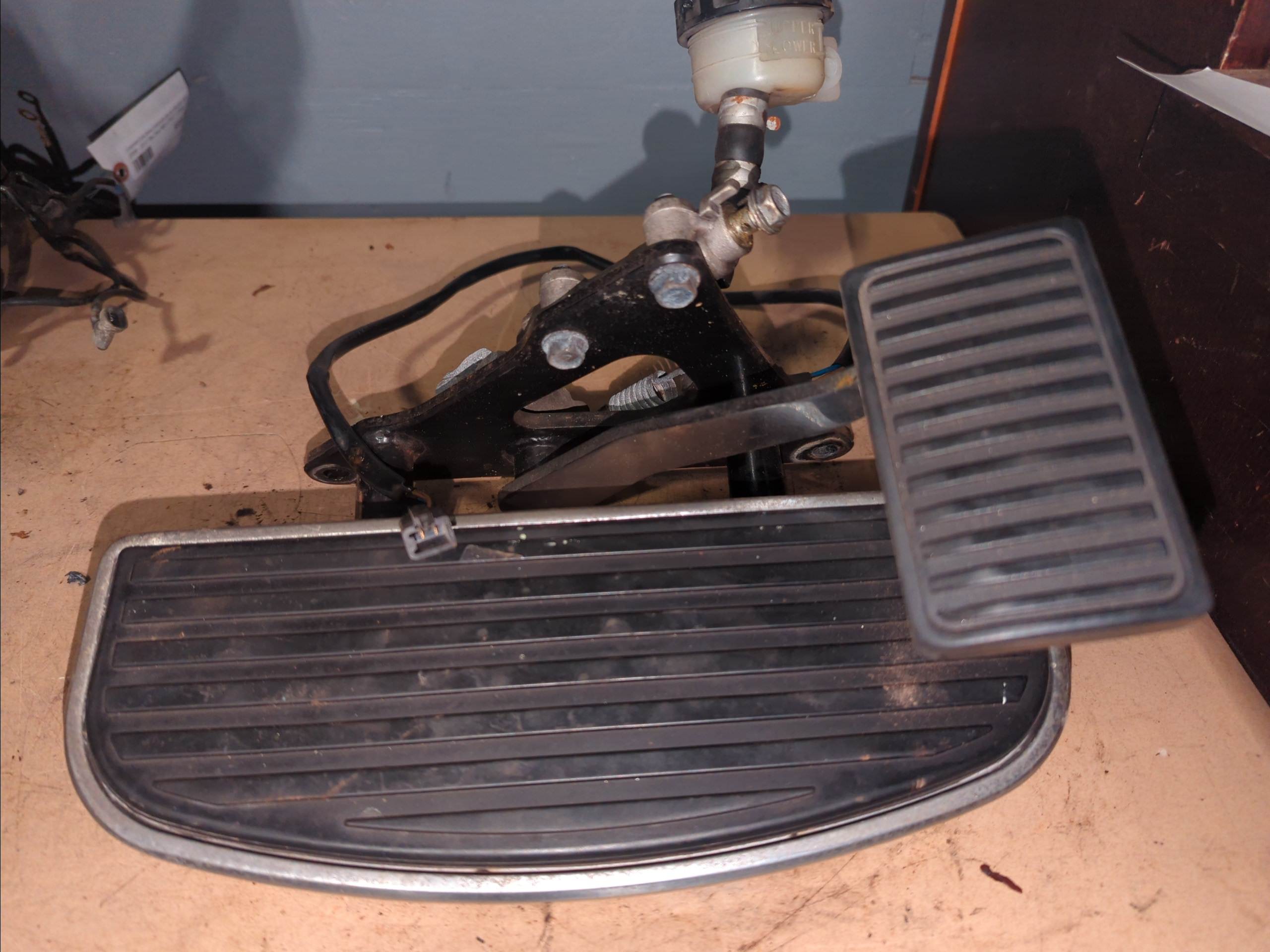 1998 - 2000 Kawasaki Vulcan 1500 Nomad - VN1500 Footboard RH With Rear Brake Master Cylinder