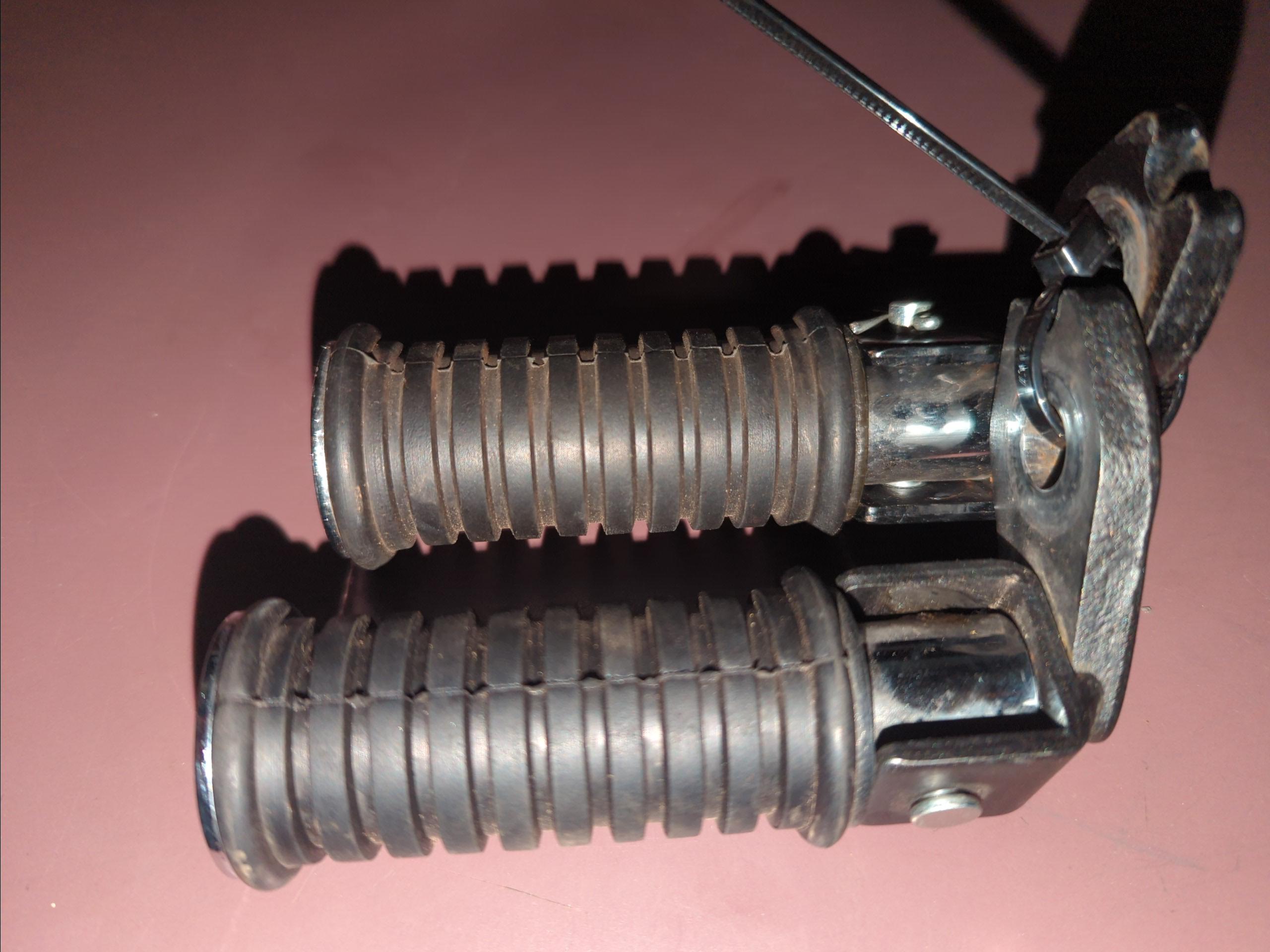 1996-2007 Kawasaki Vulcan 500 En500c Ltd Rear Passenger Foot Pegs LH+RH