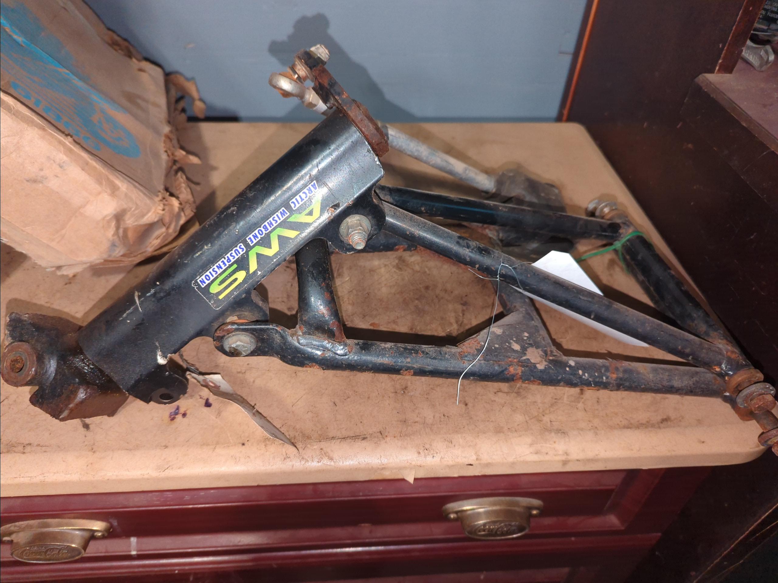 2001 -2002 Arctic Cat ZR 600/800 ZRT 600 Spindle, Steering - Right With A- Arms - Image 2