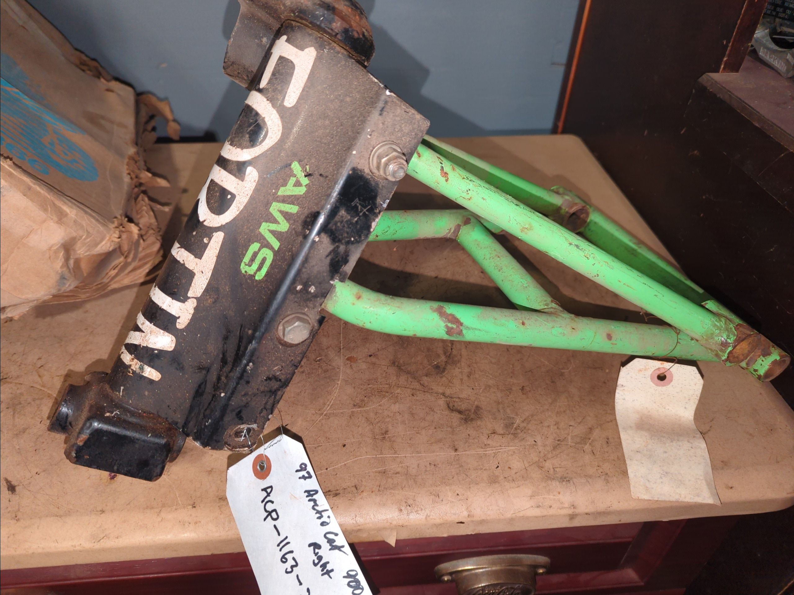 1996 - 1998 Arctic Cat ZRT/Thundercat RH Spindle With A-arms