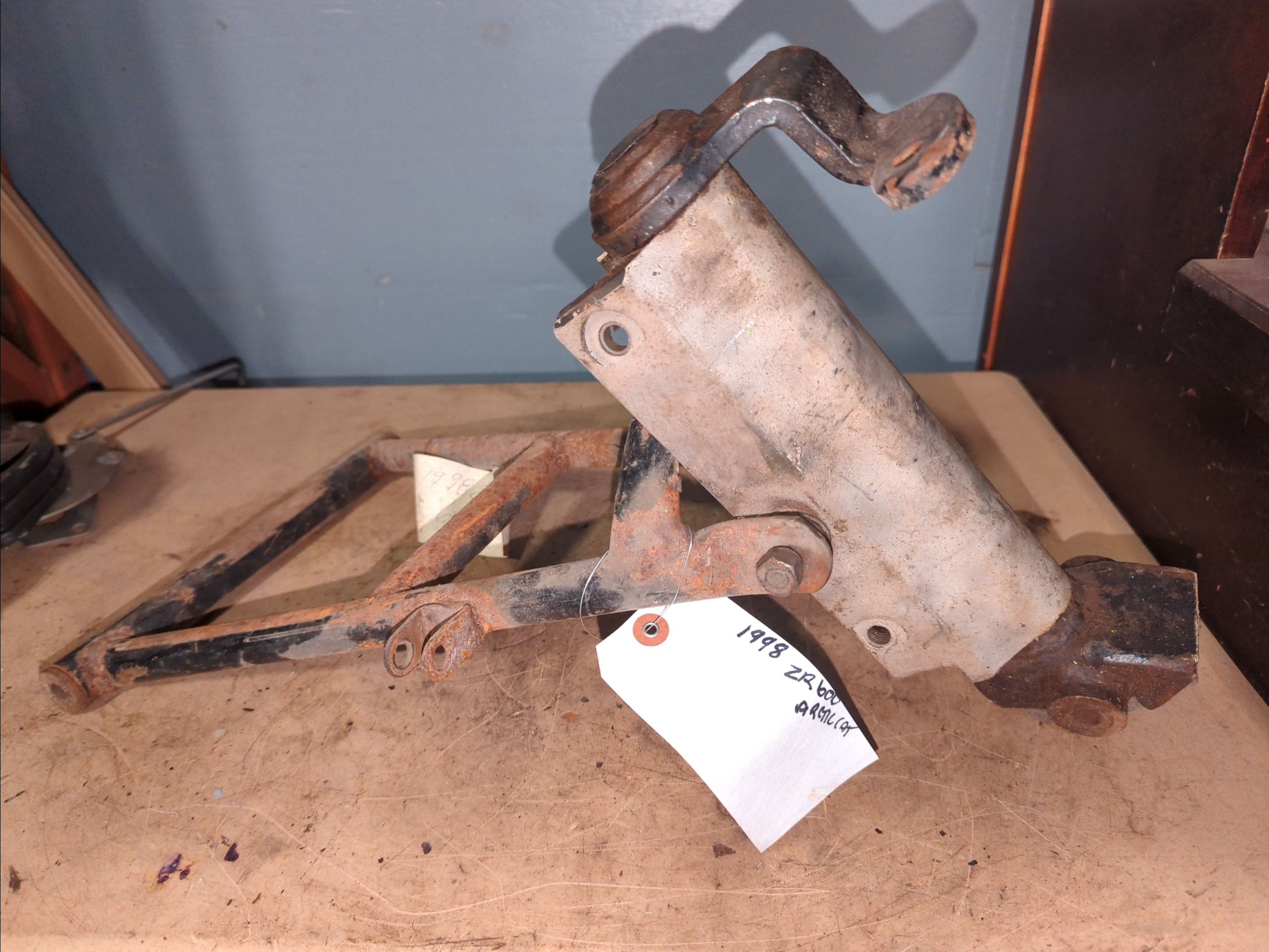 1996-1999 Arctic Cat ZR/ZRT RH Spindle With Lower A-Arm
