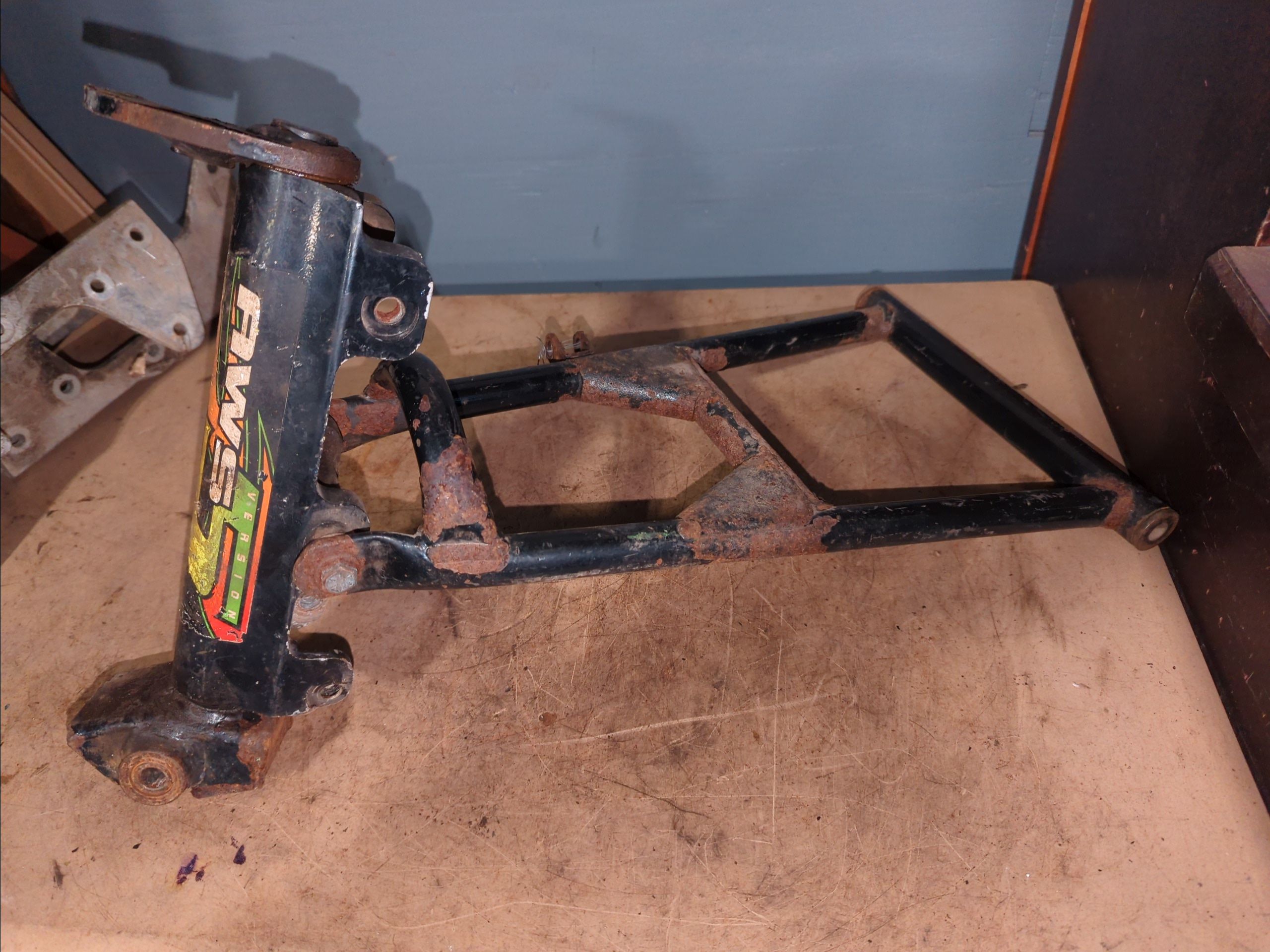 2001 -2002 Arctic Cat ZR 600/800 ZRT 600 Spindle, Steering - Right With Upper A-Arm