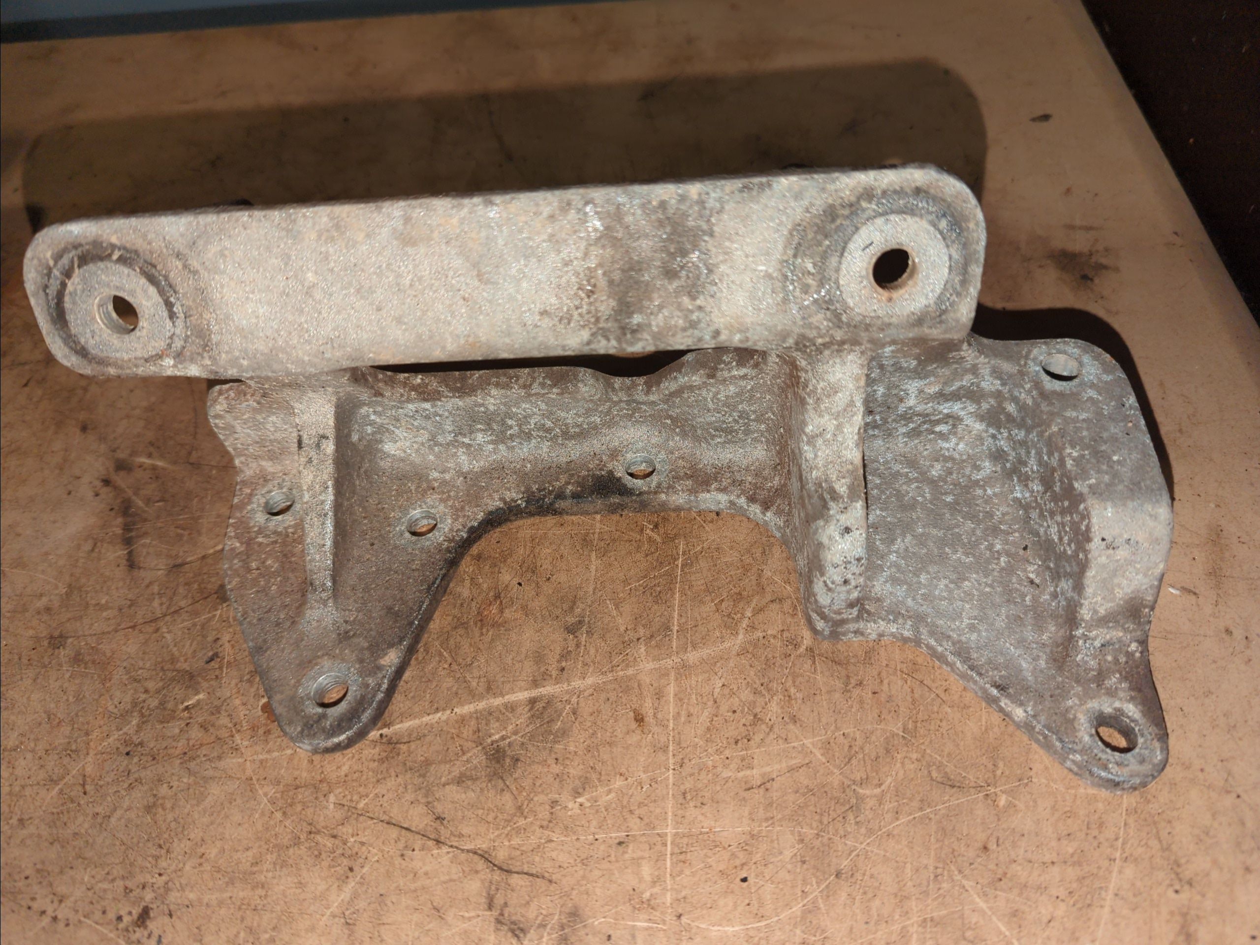 2001 - 2006 Arctic Cat MOUNTAIN CAT 800,ZR 800,900,ZL 800 KING CAT 900 Engine Bracket Front Mounting