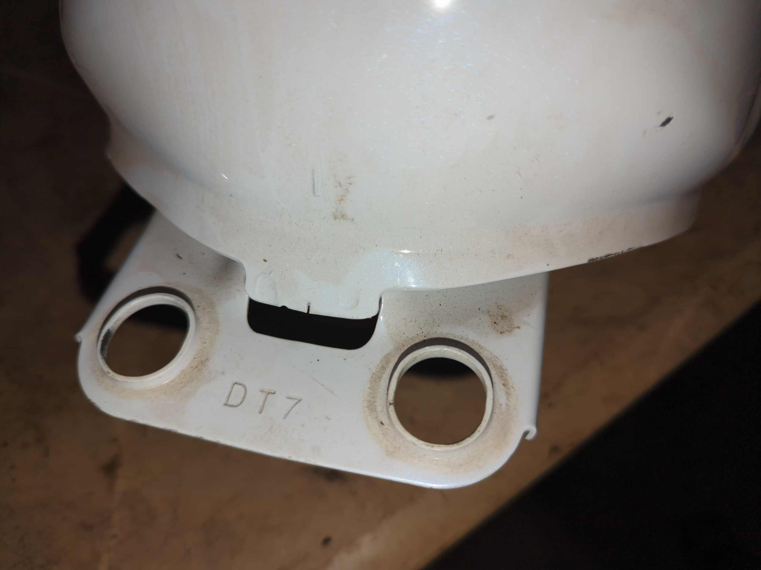 Suzuki Fuel Tank White - Image 7