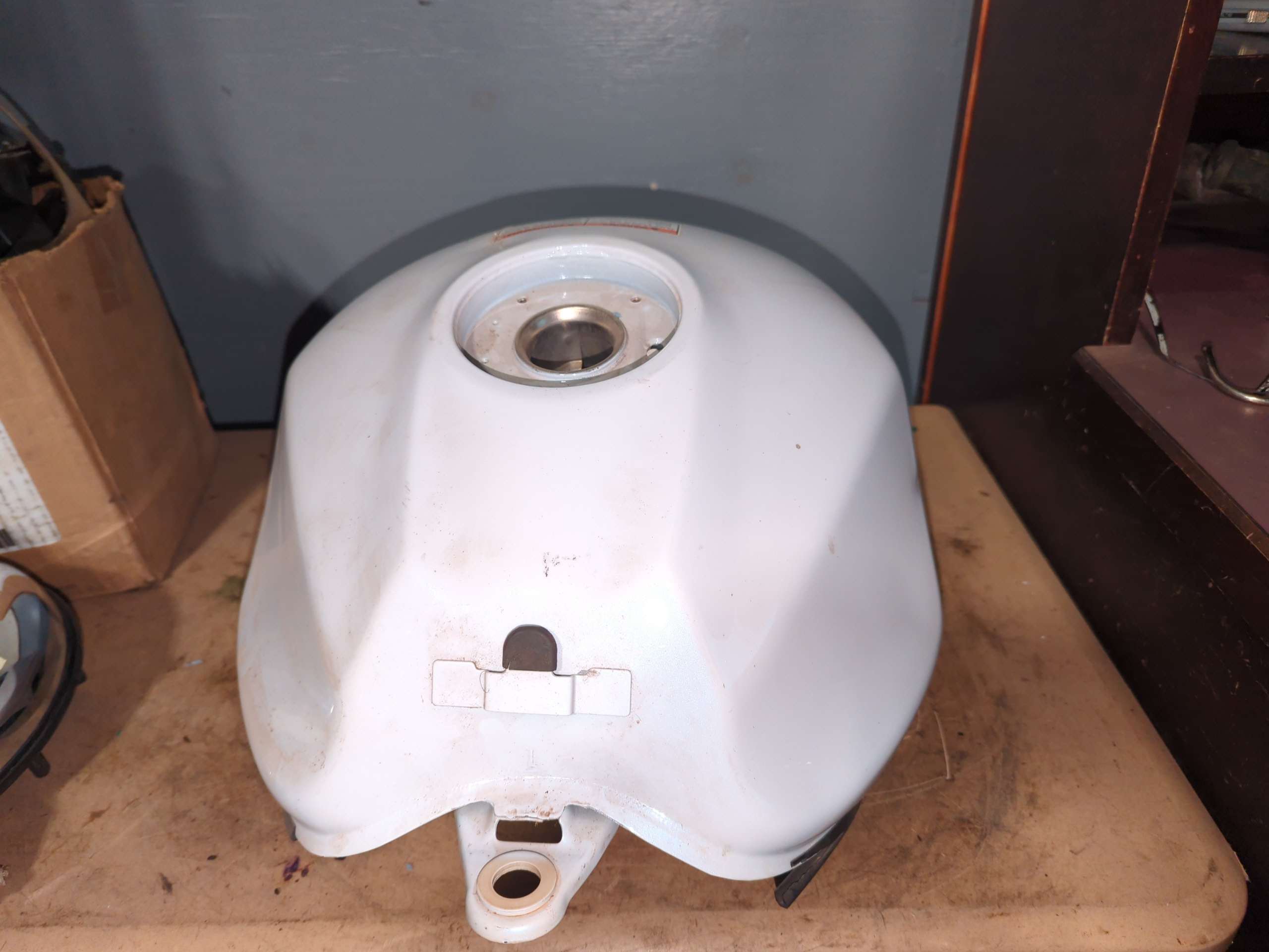Suzuki Fuel Tank White - Image 4