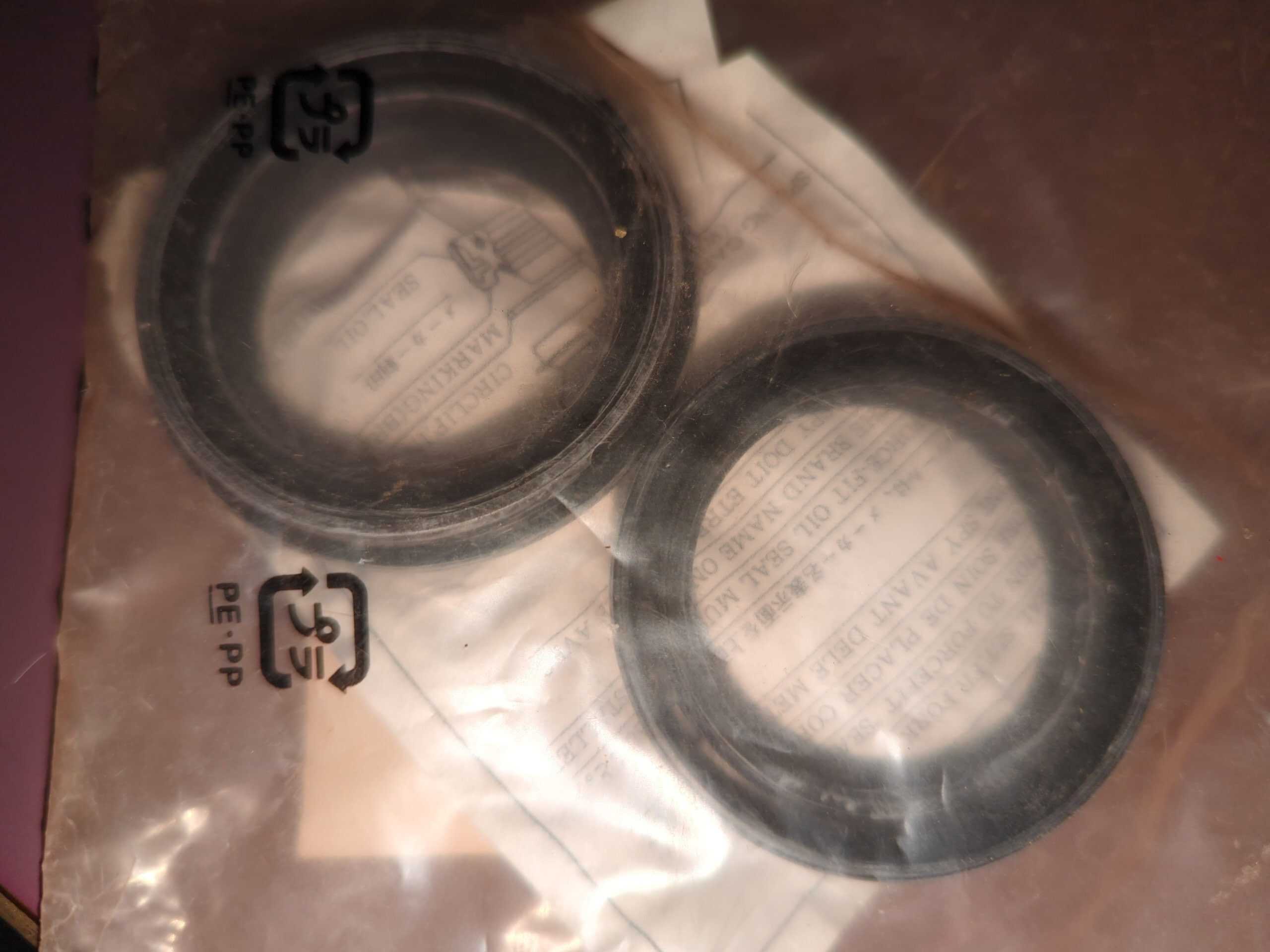 1980 - 1988 Honda GL1100,CB900 CB1100 VF750 VT750 XL600R SEAL SET, FR. FORK