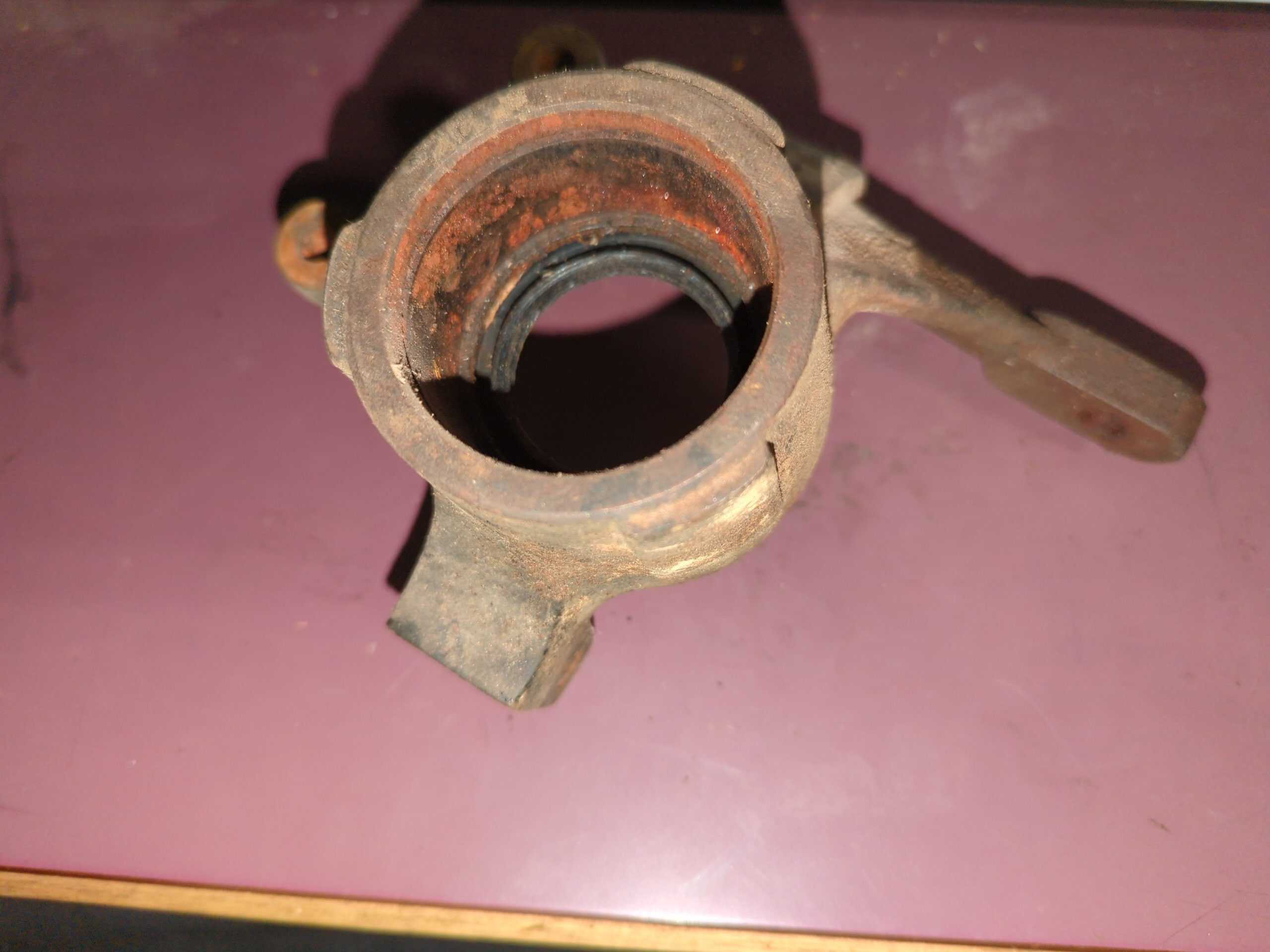 1998 – 2004 Arctic Cat 250.400.500,650 V-2 Knuckle – Assembly Left - Image 3