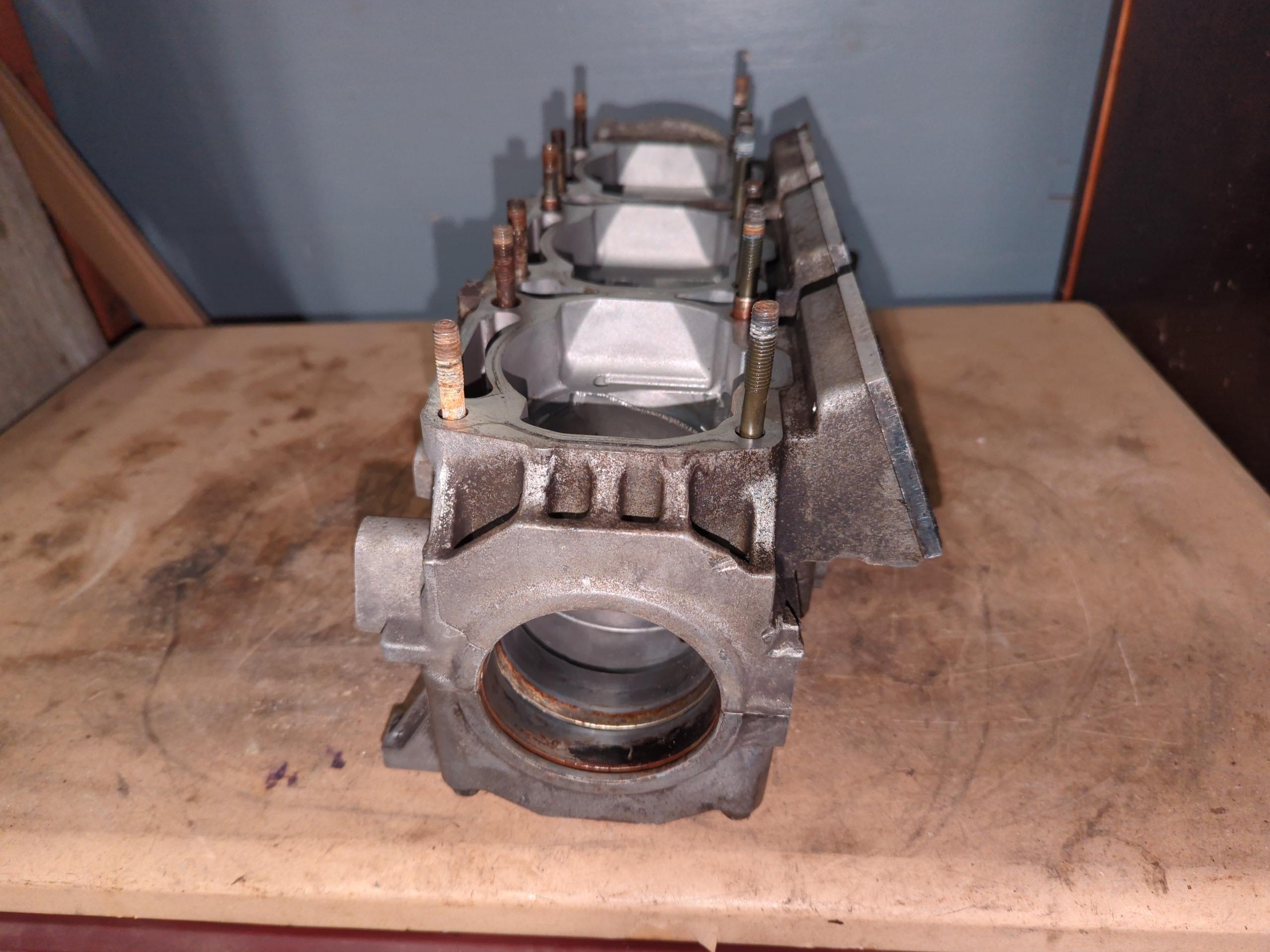 1997 - 2006 Yamaha VENTURE 700 VMAX 600,700 MOUNTAIN MAX, SX VENOM SX600R Crankcase Assembly - Image 5