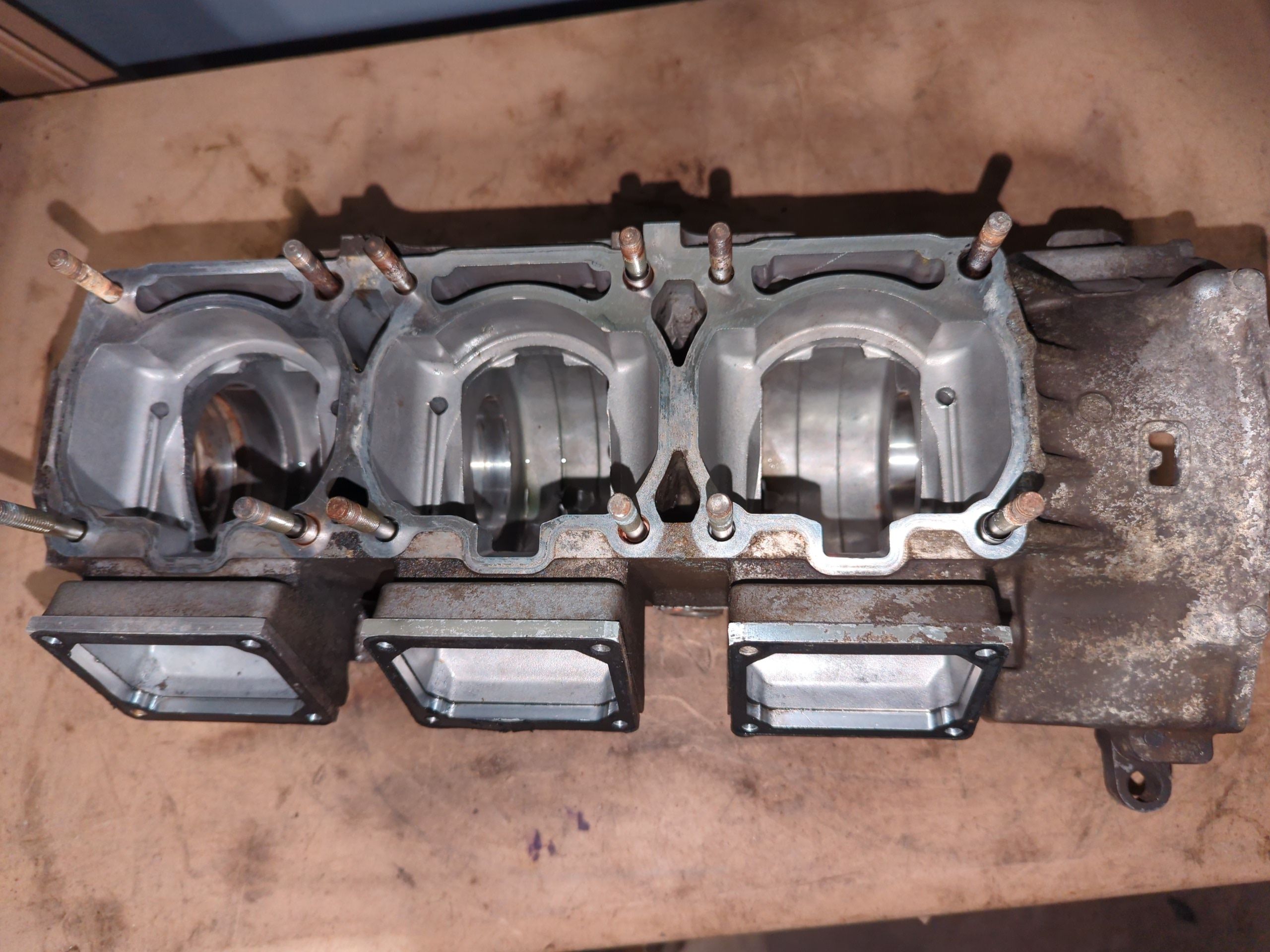 1997 - 2006 Yamaha VENTURE 700 VMAX 600,700 MOUNTAIN MAX, SX VENOM SX600R Crankcase Assembly - Image 3