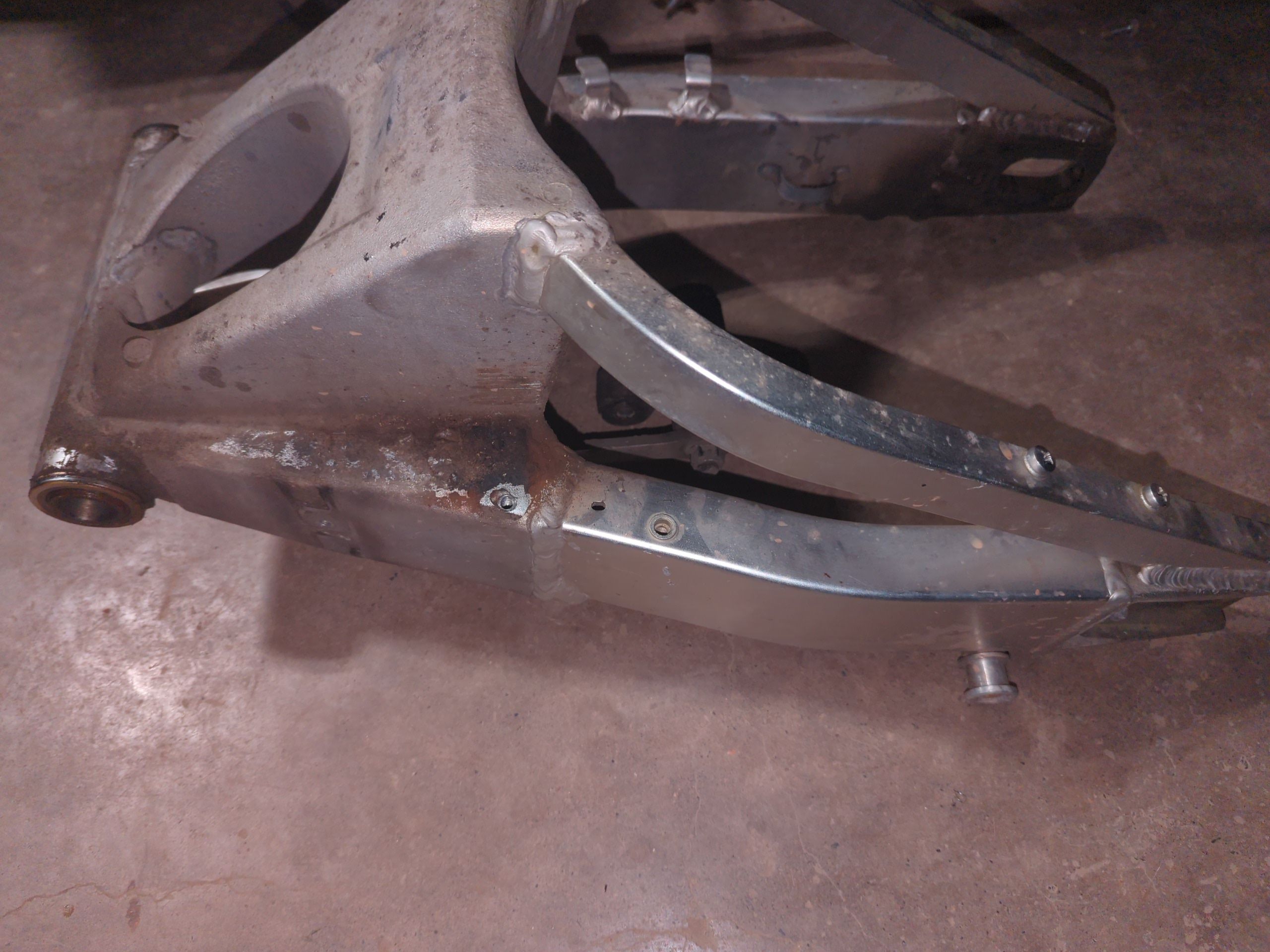 1996 - 1999 GSX-R750X REAR SWING ARM - Image 3