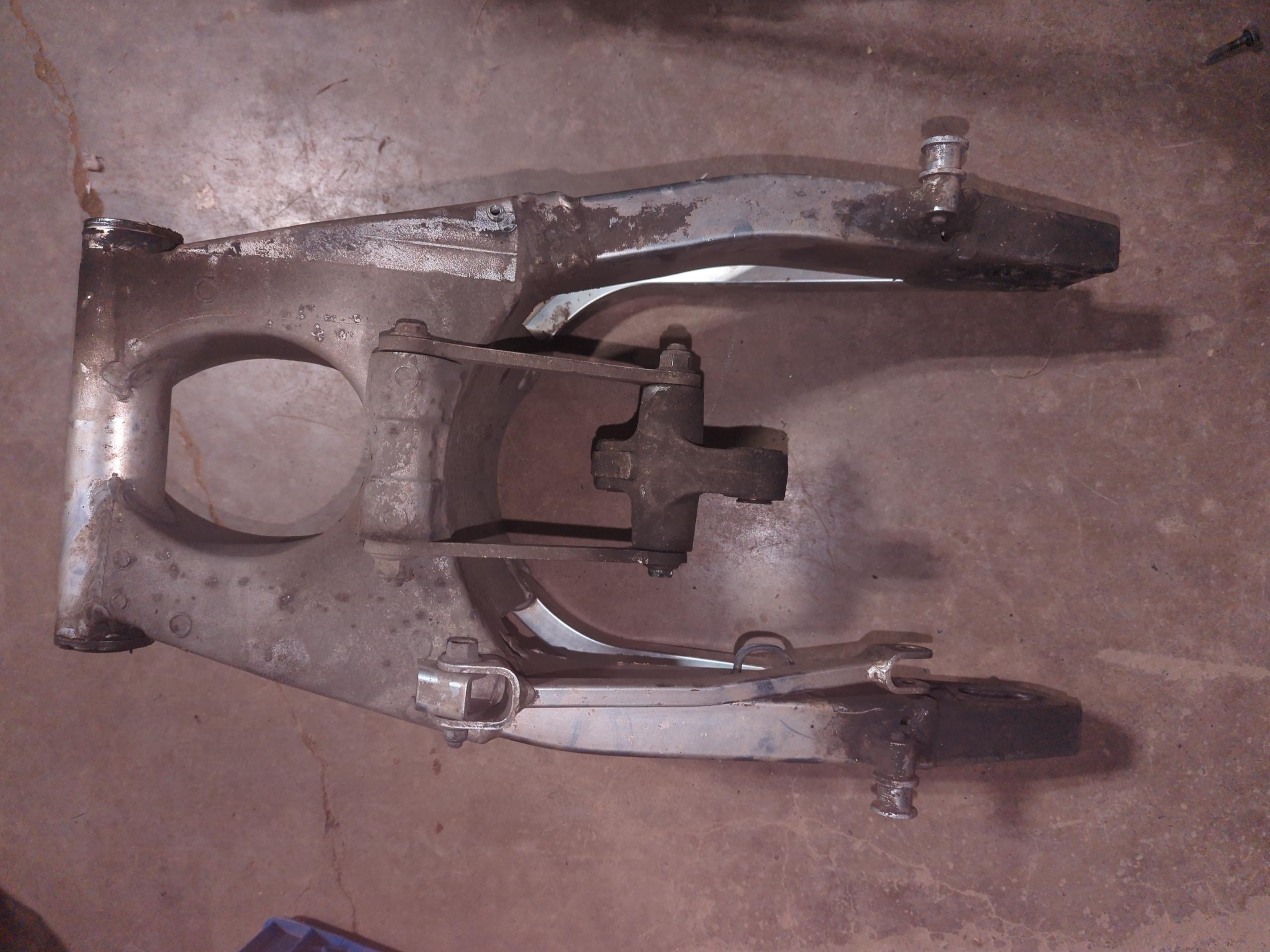 1996 - 1999 GSX-R750X REAR SWING ARM - Image 2