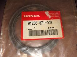 1976 - 1983 Honda GL 500,650,1000,CX500 OIL SEAL (70X90X8)