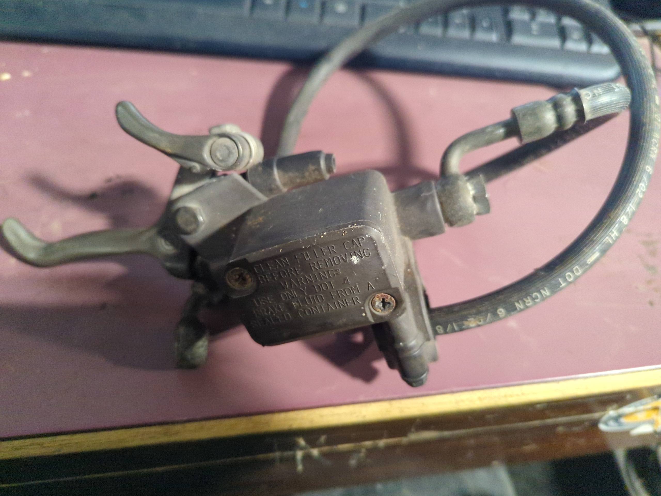 2003 - 2007 Ski Doo MX Z REV 600 HO,GTX 550 F,LEGEND ,GRAND TOURING Brake Master Cylinder