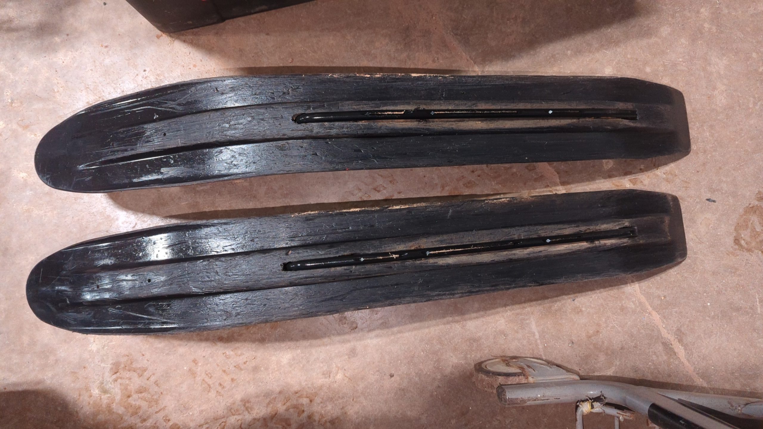 2003 Yamaha SXViper Skis (Pair) With New Carbides - Image 4
