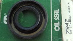 CHICAGO RAWHIDE 7942 OIL SEAL  20X40X7 - Image 2