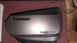 Alternative view of 2003 Kawasaki VULCAN 1600 COVER-SIDE,RH,M.C.SIL