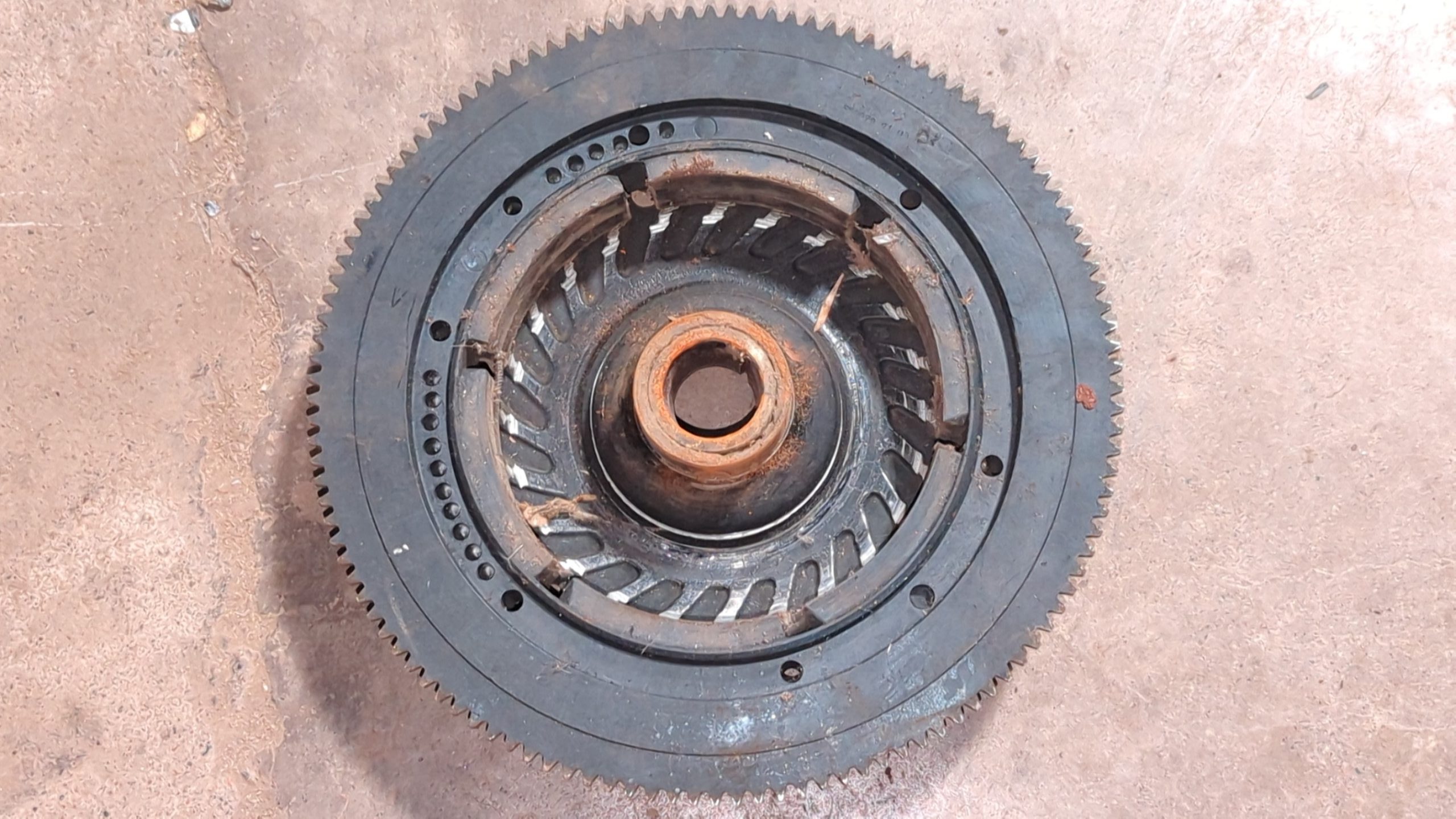 JOHNSON-EVINRUDE 200HP-250HP 2T FLYWHEEL ASSY P/N: 0583970 - Image 2
