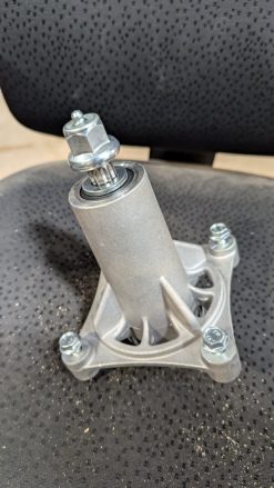 SPINDLE ASSEMBLY FOR AYP