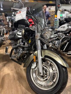 Alternative view of 2005 Yamaha VStar 1100
