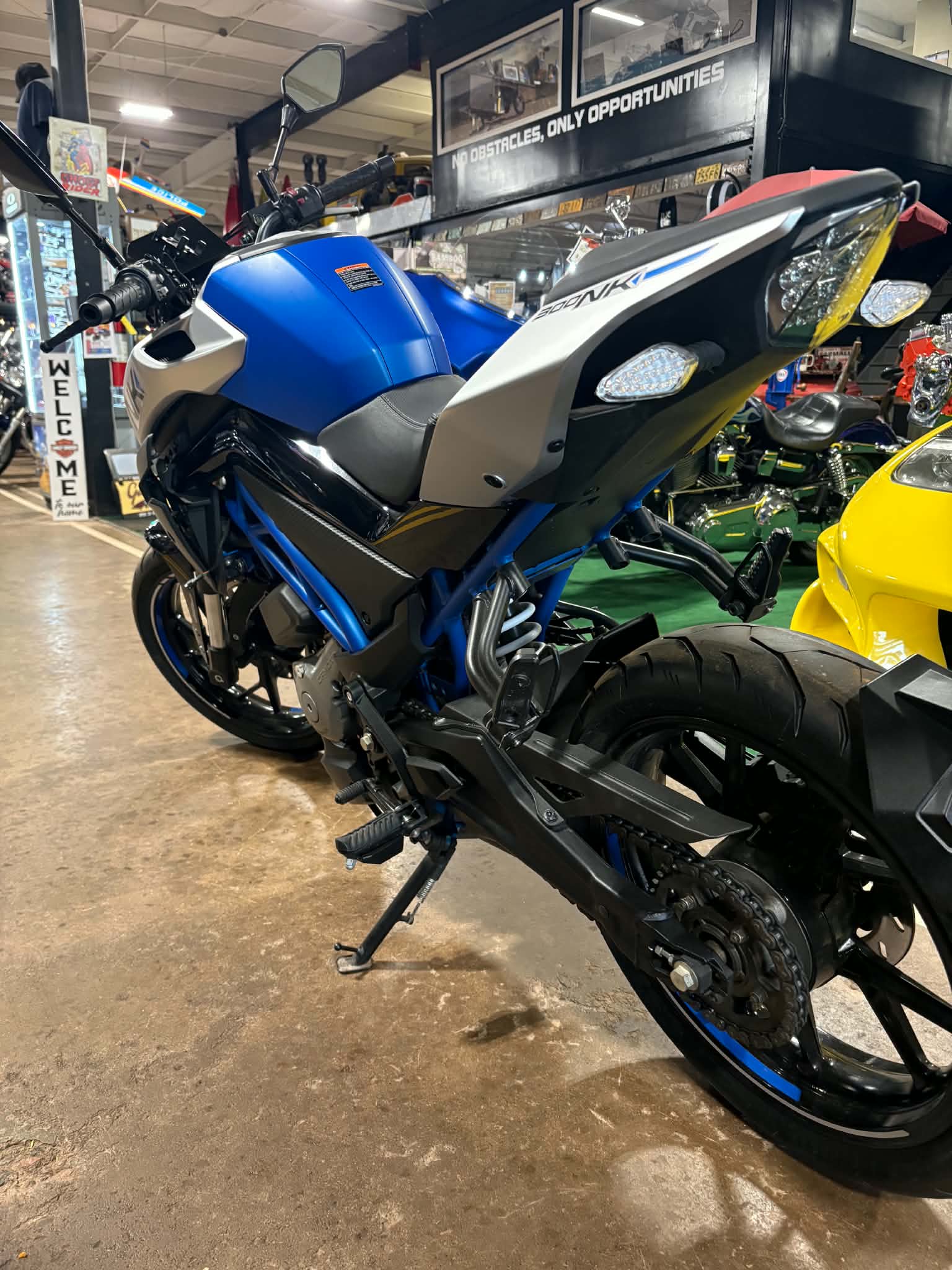 2022 CFMoto 300NK - Image 4