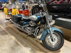 Alternative view of 2003 Suzuki Volusia 800